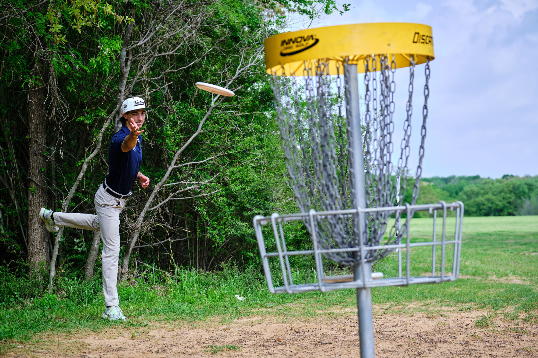 Business management senior spins into professional disc golf